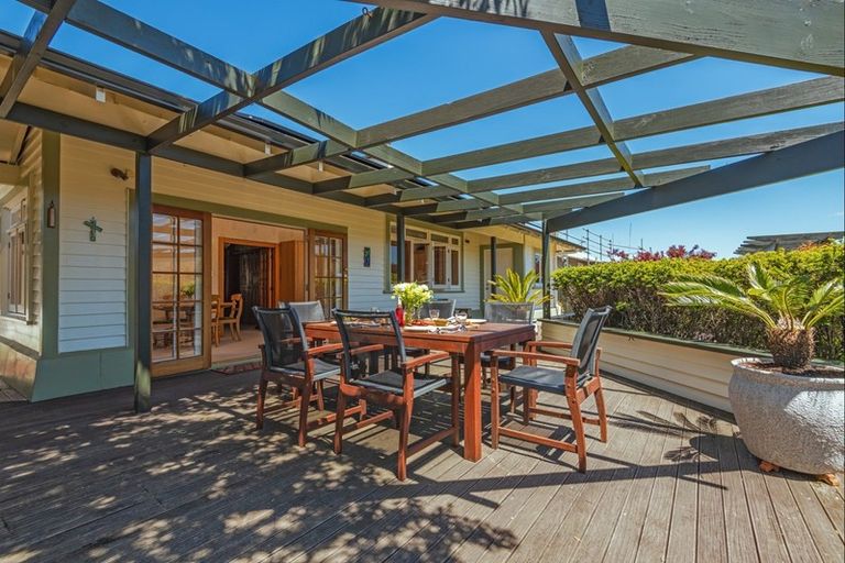 Photo of property in 379 Featherston Street, Palmerston North, 4414