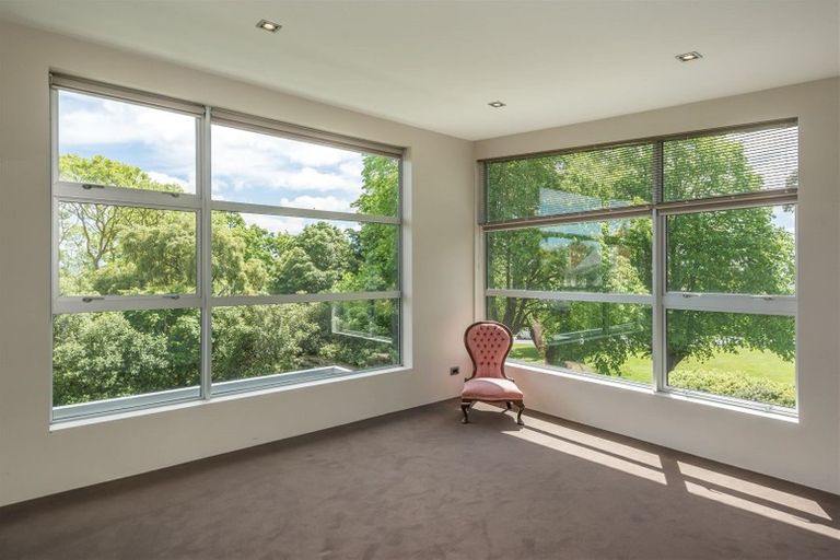 Photo of property in 62 Dyers Pass Road, Cashmere, Christchurch, 8022