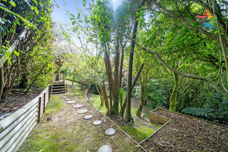 Photo of property in 14 Maungaraki Road, Korokoro, Lower Hutt, 5012