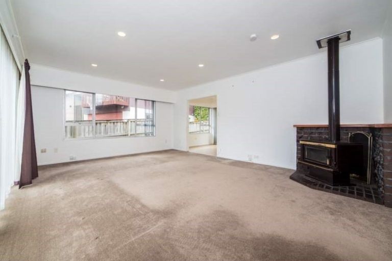 Photo of property in 33 Sunnynook Road, Forrest Hill, Auckland, 0620