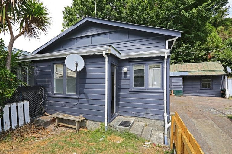 Photo of property in 80 Shakespeare Road, Bluff Hill, Napier, 4110