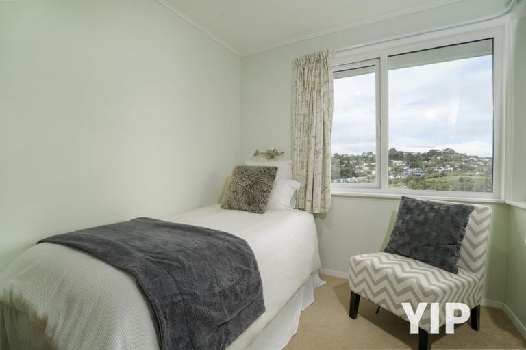 Photo of property in 106 Ruskin Road, Newlands, Wellington, 6037