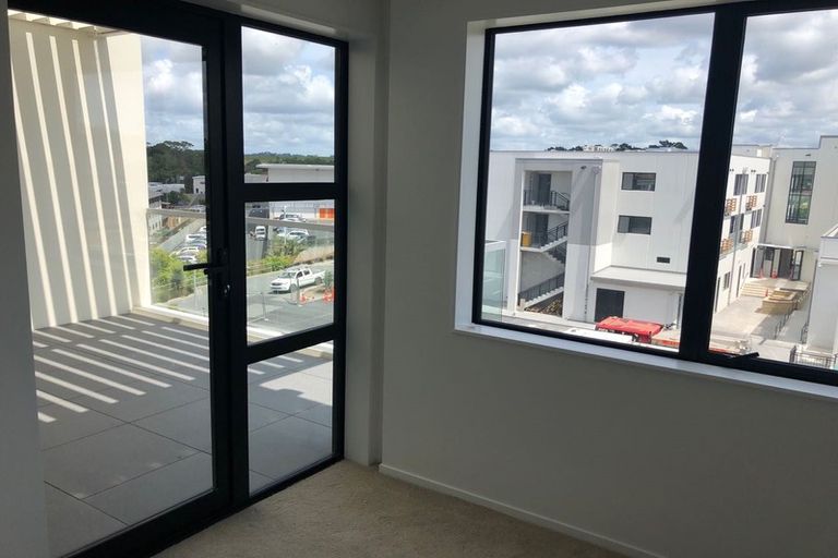 Photo of property in Apollo Apartments, 201/46 Rosedale Road, Rosedale, Auckland, 0632