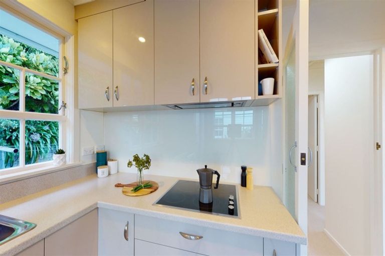 Photo of property in Regency Flats, 6/29-45 Miramar North Road, Miramar, Wellington, 6022