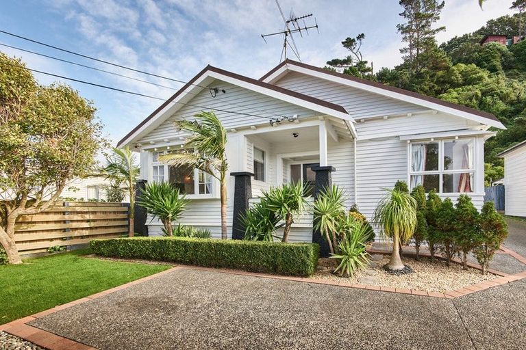 Photo of property in 40 Derwent Street, Island Bay, Wellington, 6023