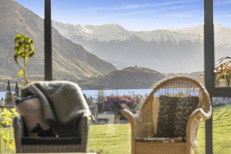 Photo of property in 21 Valley Crescent, Wanaka, 9305