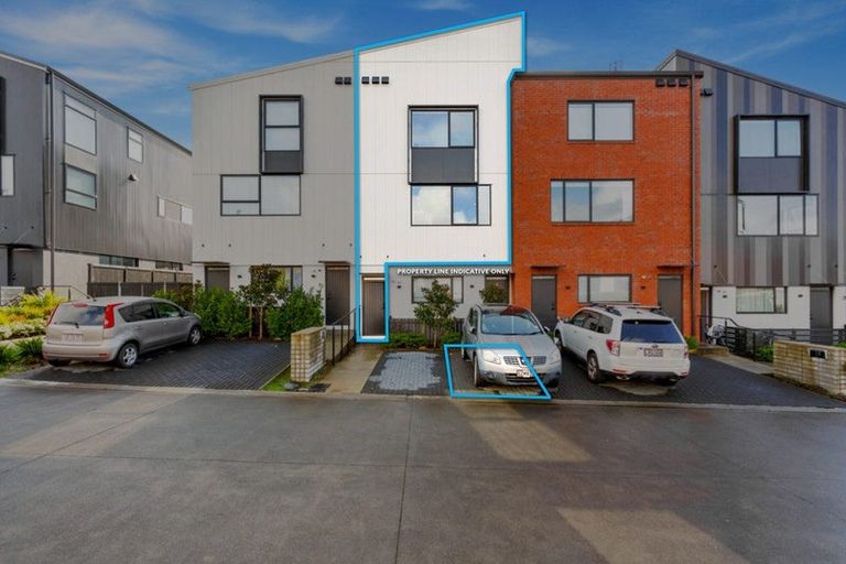 Photo of property in 6/4 Matimati Place, Hobsonville, Auckland, 0616