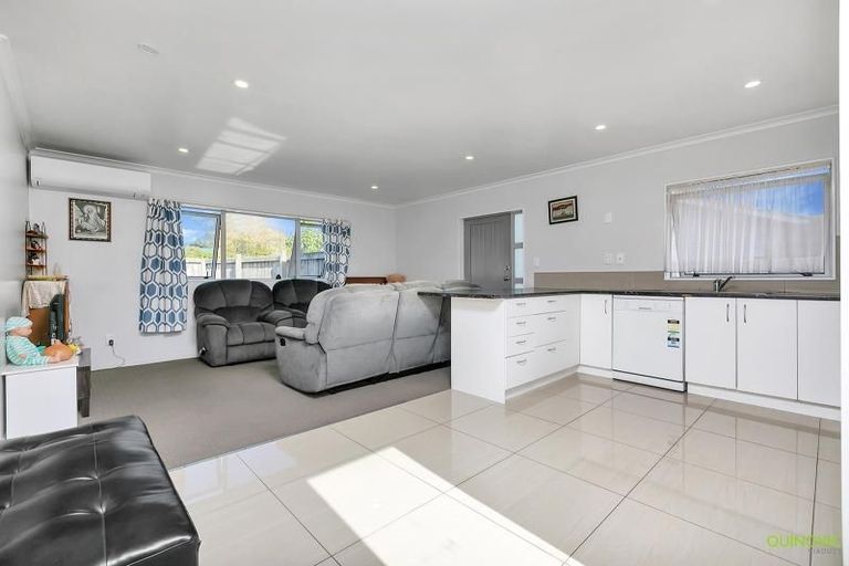 Photo of property in 469 Swanson Road, Ranui, Auckland, 0612