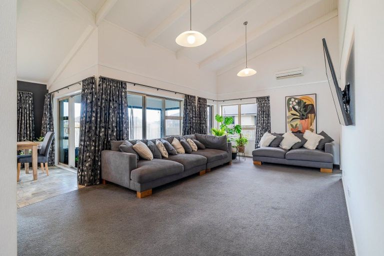 Photo of property in 19 Meridian Grove, Kelvin Grove, Palmerston North, 4414