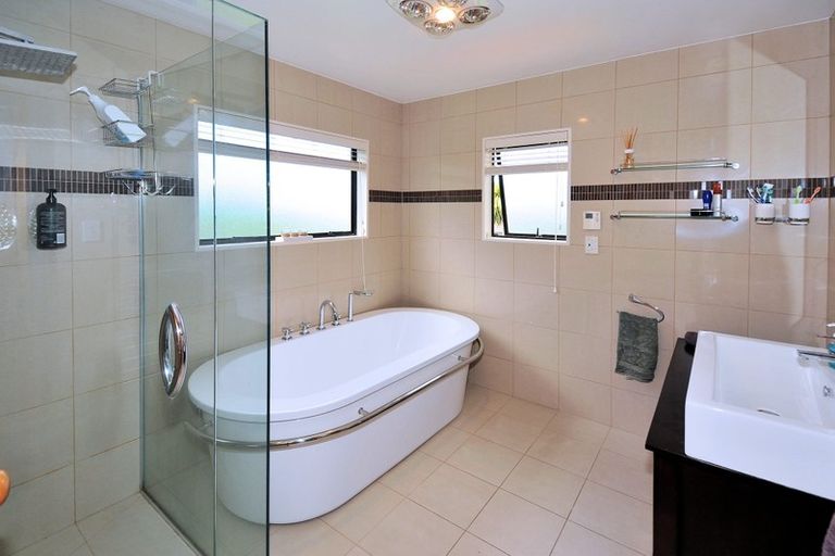 Photo of property in 33 Long Drive, Torbay, Auckland, 0630