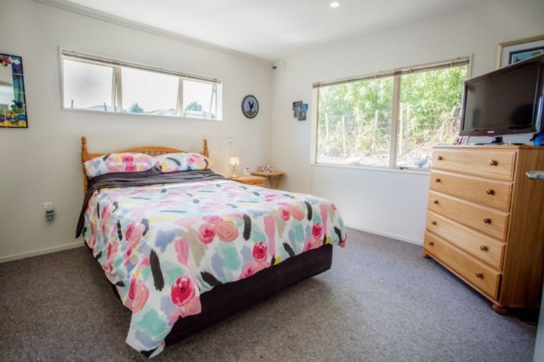 Photo of property in 6 Cabernet Close, Paraparaumu, 5032