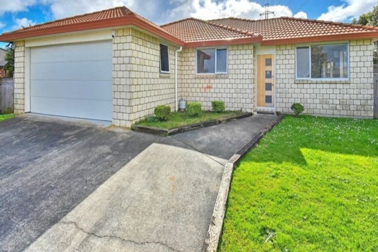 Photo of property in 15 Morewa Place, Takanini, 2112