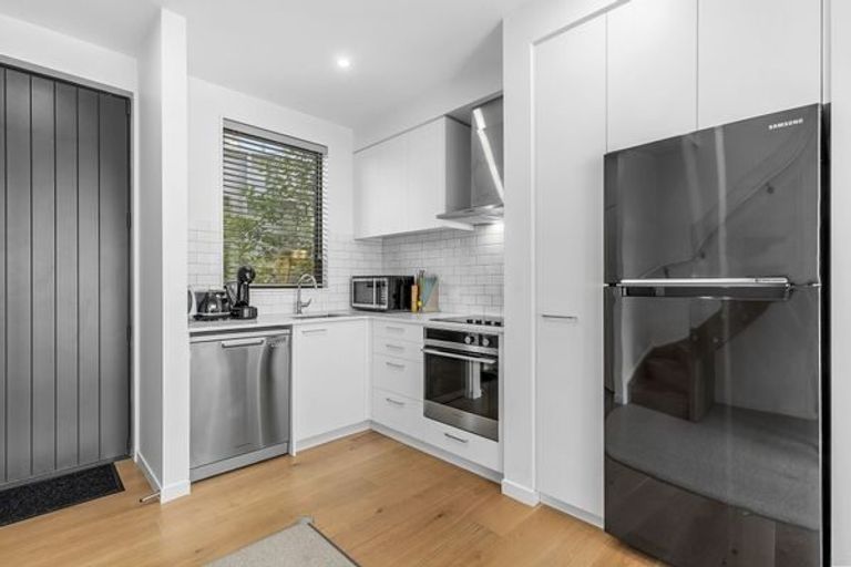 Photo of property in 9/52 High Street, Island Bay, Wellington, 6023