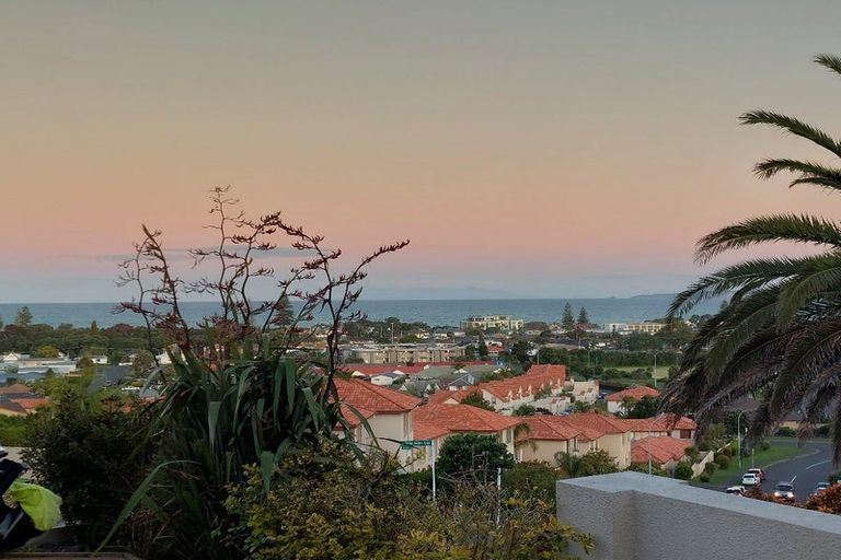 Photo of property in 102 West Hoe Heights, Orewa, 0931