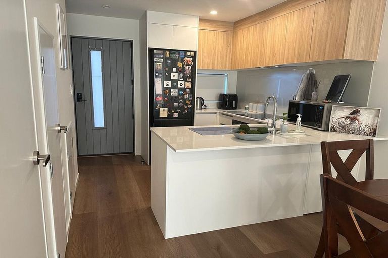 Photo of property in 2/327 Glengarry Road, Glen Eden, Auckland, 0602