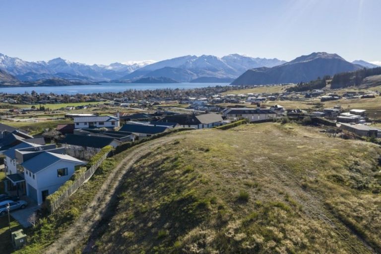 Photo of property in 10 Mataraki Place, Wanaka, 9305