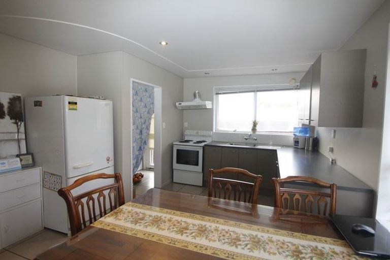 Photo of property in 2/40 Prestons Road, Redwood, Christchurch, 8051