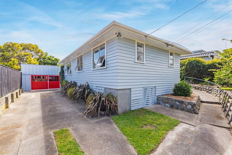 Photo of property in 16 Kaka Road, Raumati Beach, Paraparaumu, 5032