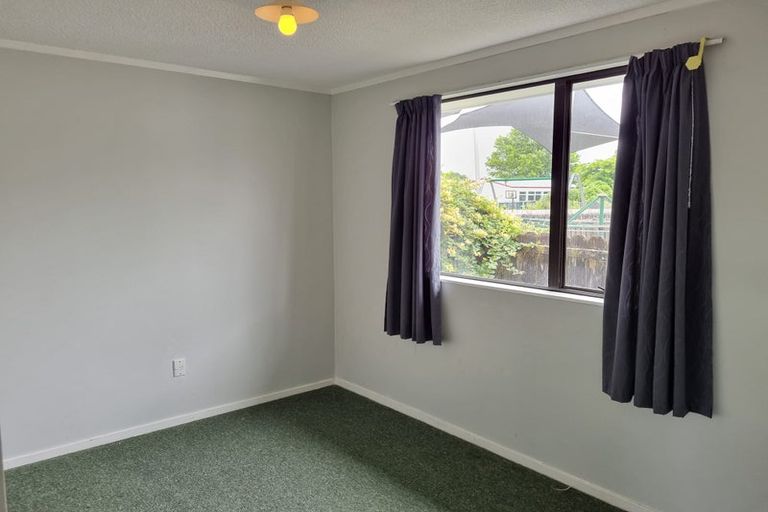 Photo of property in 2/87 Manuroa Road, Takanini, 2112