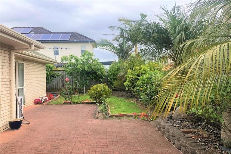 Photo of property in 14 Heyington Way, East Tamaki Heights, Auckland, 2016