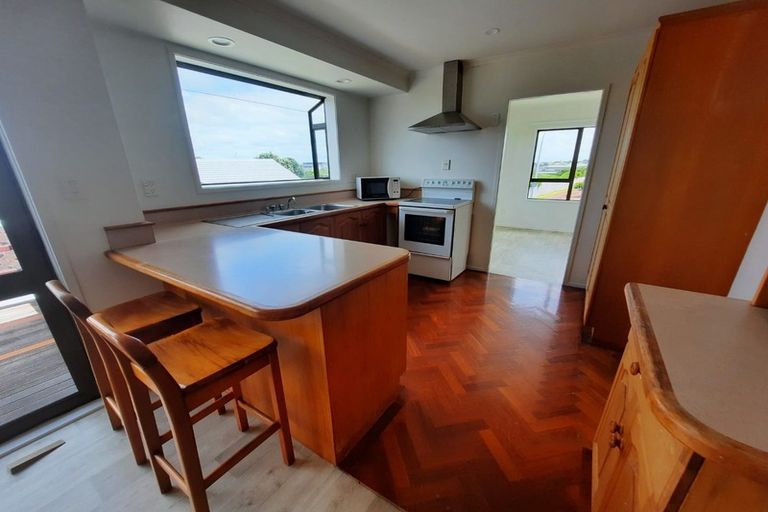 Photo of property in 32 Hadley Wood Drive, Wattle Downs, Auckland, 2103