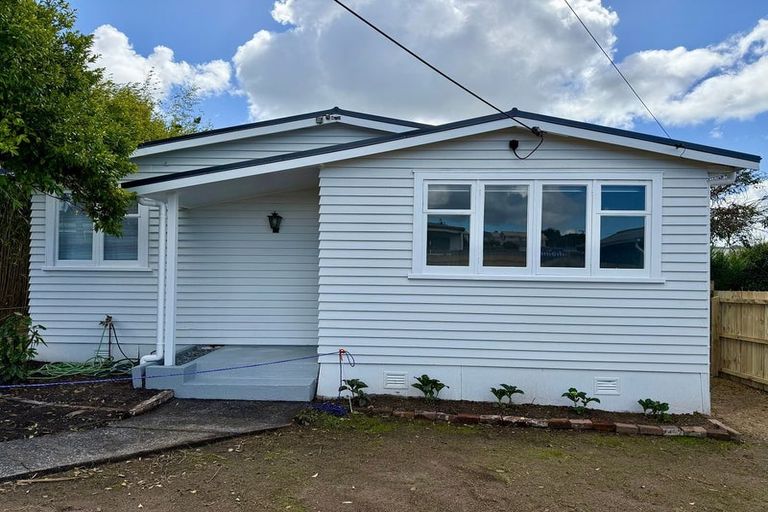 Photo of property in 212 Beach Haven Road, Beach Haven, Auckland, 0626