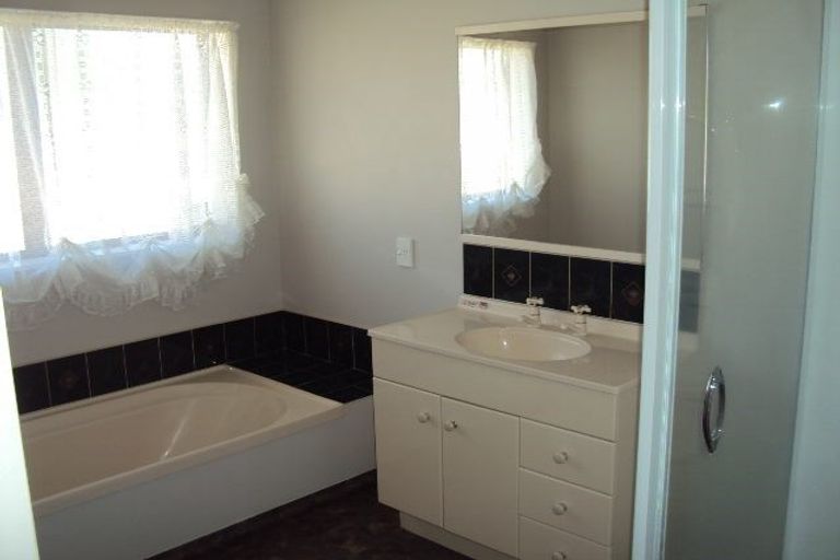 Photo of property in 21 Spinnaker Drive, Flagstaff, Hamilton, 3210