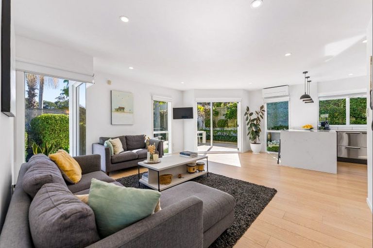 Photo of property in 15b Wilding Avenue, Northcote Point, Auckland, 0627