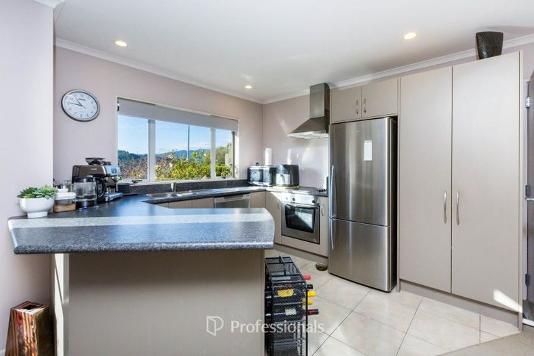 Photo of property in 10 Mcewen Crescent, Riverstone Terraces, Upper Hutt, 5018