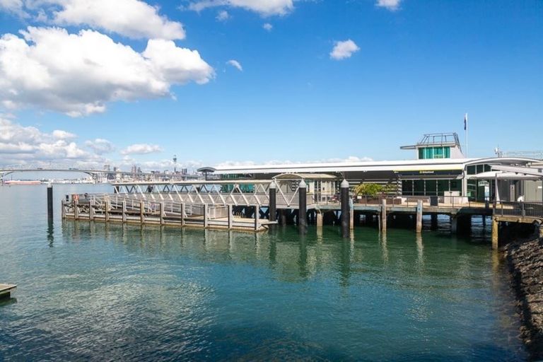 Photo of property in 6/12 Wernham Place, Northcote, Auckland, 0626