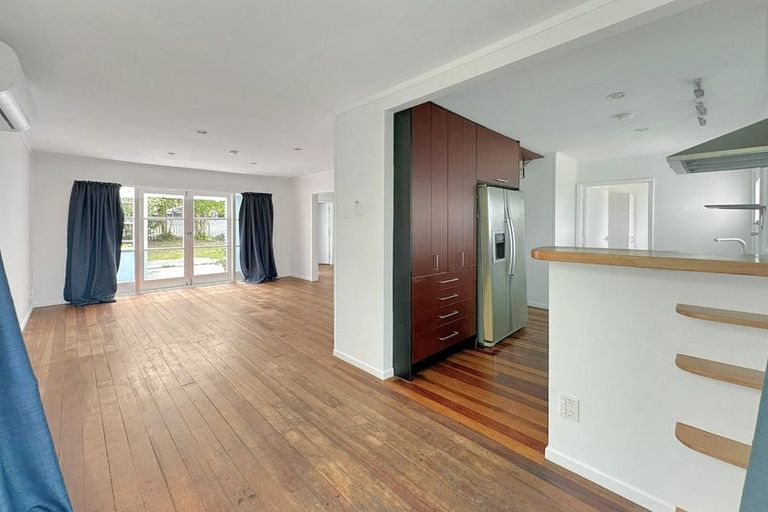 Photo of property in 21 Drome View Place, Beach Haven, Auckland, 0626