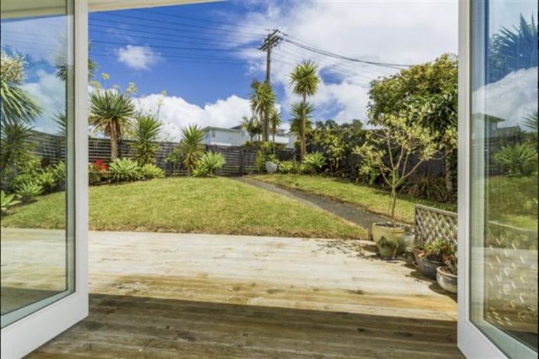 Photo of property in 2/14 Cassino Street, Bayswater, Auckland, 0622