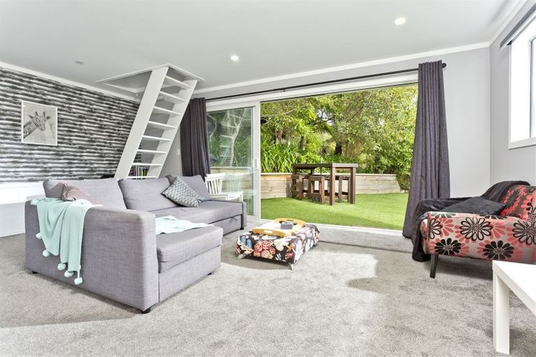 Photo of property in 100 Kowhai Road, Campbells Bay, Auckland, 0630