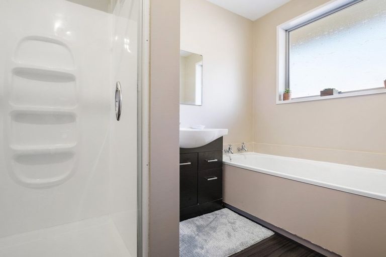 Photo of property in 2/12 Shannon Place, Belfast, Christchurch, 8051