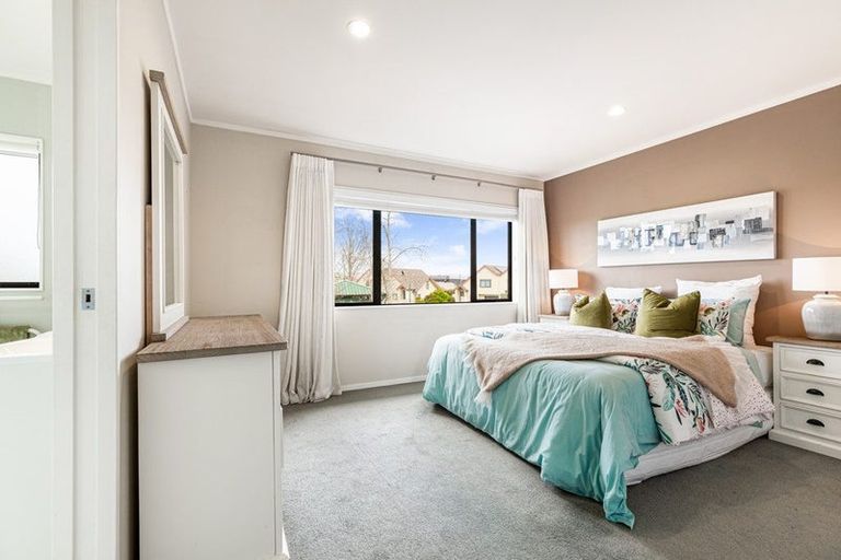 Photo of property in 4a Tuscany Way, Te Atatu Peninsula, Auckland, 0610