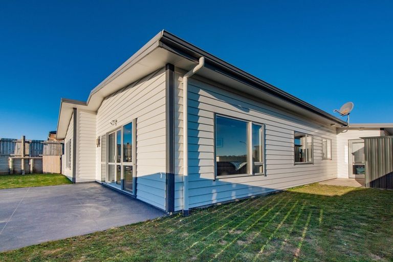 Photo of property in 187 Mark Avenue, Grenada Village, Wellington, 6037