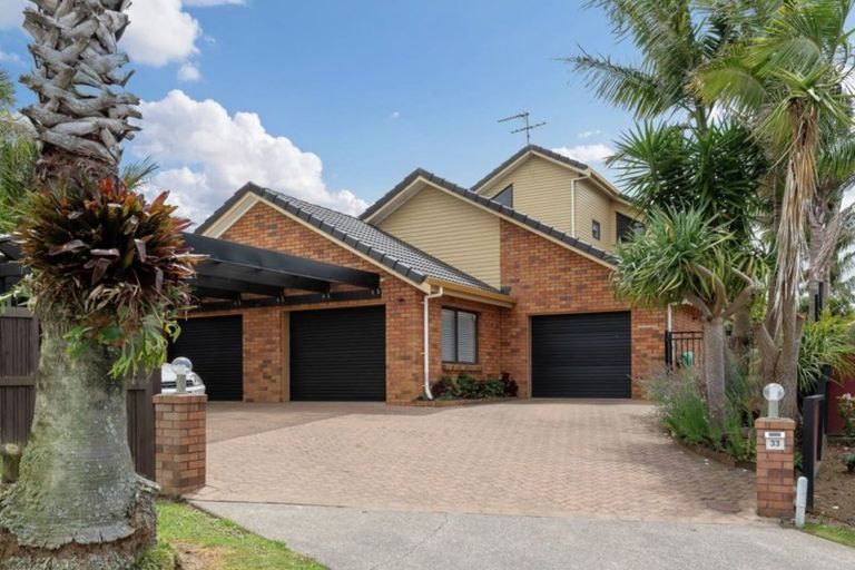 Photo of property in 33 Booralee Avenue, Botany Downs, Auckland, 2010