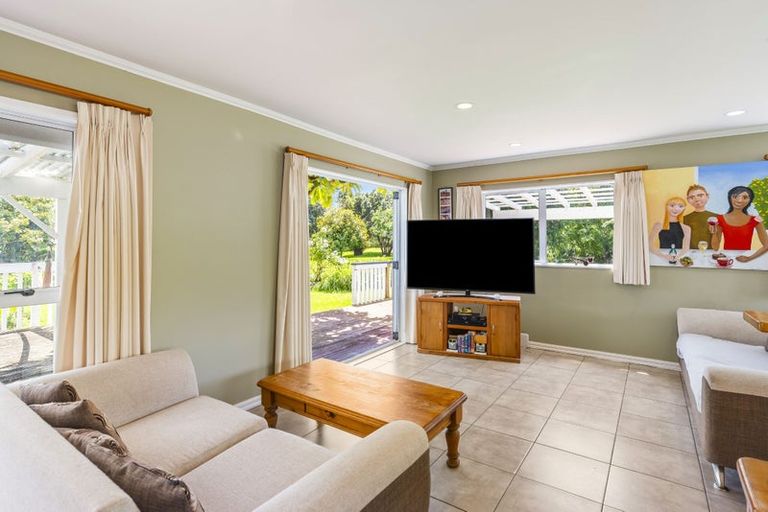 Photo of property in 93b Pukenamu Road, Te Horo, Otaki, 5581