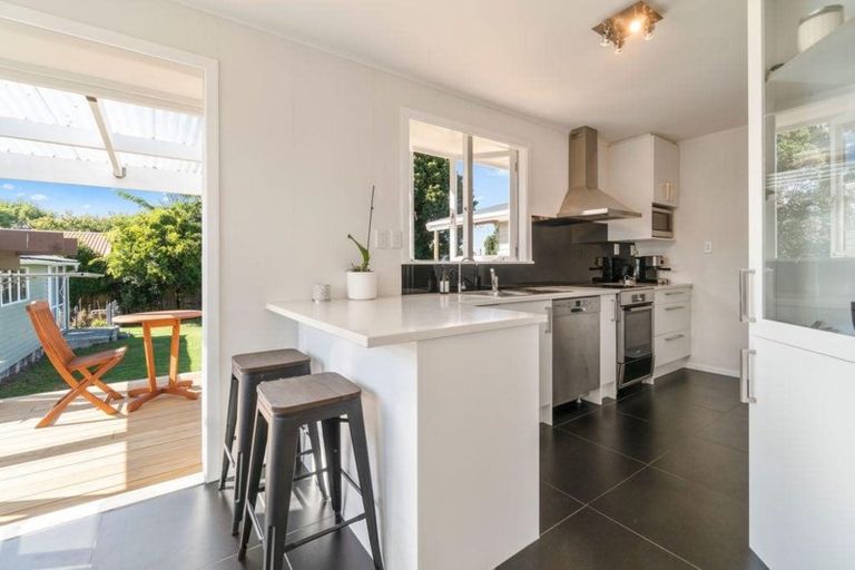 Photo of property in 55 Graham Avenue, Te Atatu Peninsula, Auckland, 0610