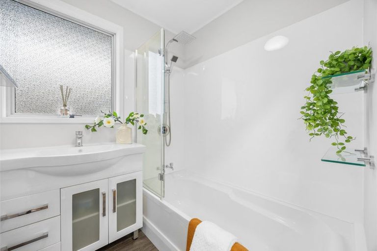 Photo of property in 437 Don Buck Road, Massey, Auckland, 0614