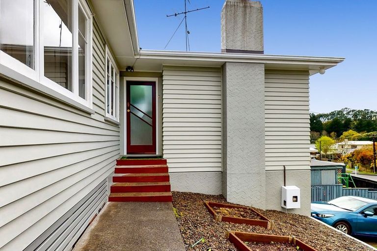 Photo of property in 16 Kenmore Street, Westown, New Plymouth, 4310