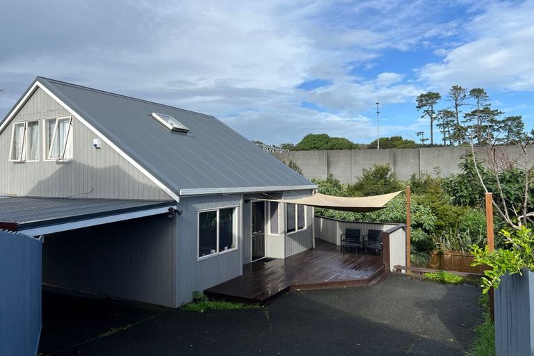 Photo of property in 1042a Great North Road, Point Chevalier, Auckland, 1022