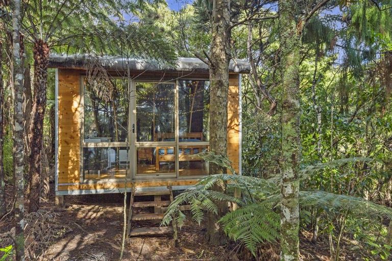 Photo of property in 112 Whaanga Road, Raglan, 3297