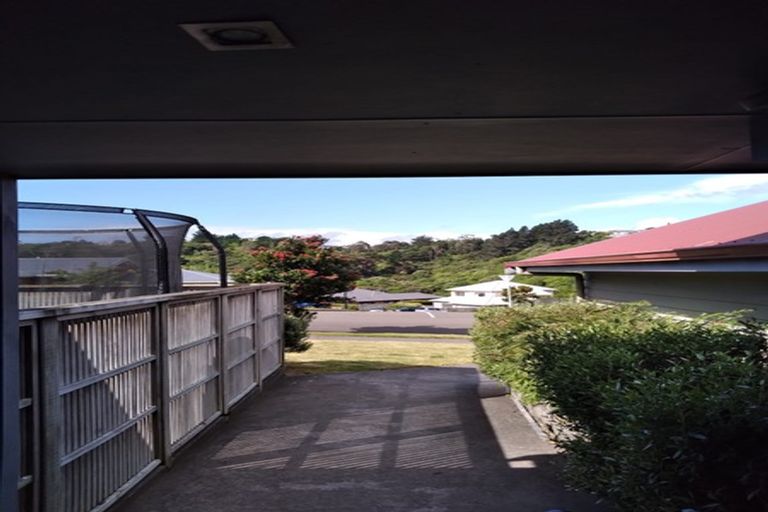 Photo of property in 30 Te Puia Drive, Aotea, Porirua, 5024