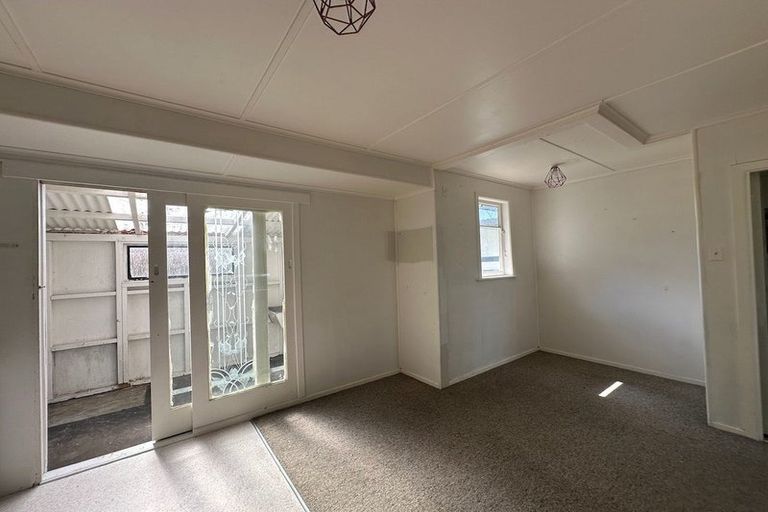 Photo of property in 80 Leslie Street, Waitara, 4320