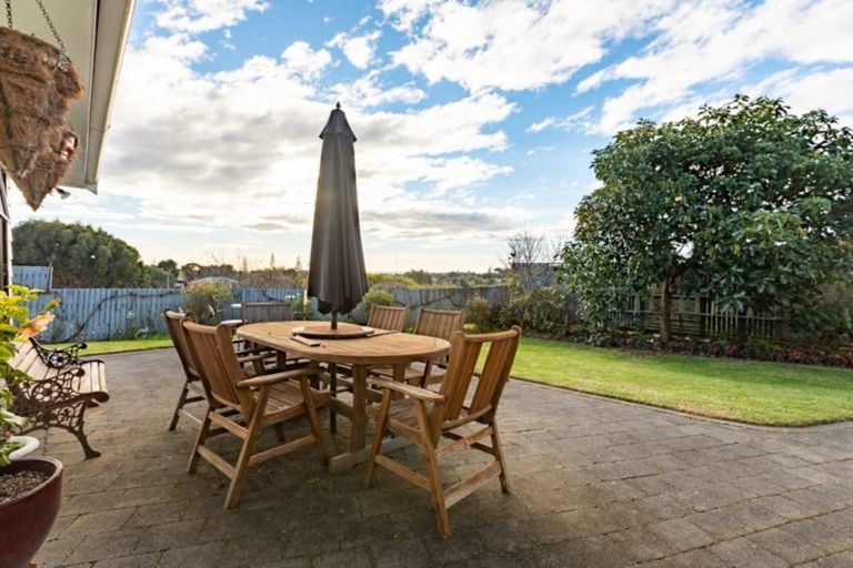 Photo of property in 3 Frimley Terrace, Waikanae Beach, Waikanae, 5036