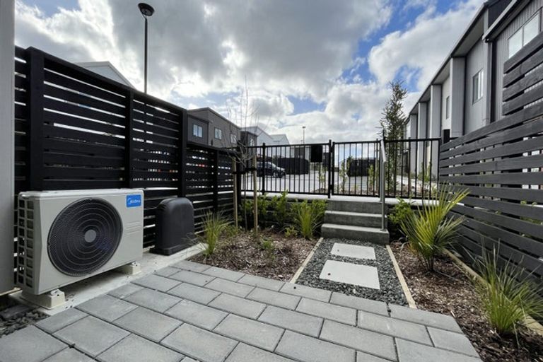 Photo of property in 5/25 Jabuka Street, Glen Eden, Auckland, 0602