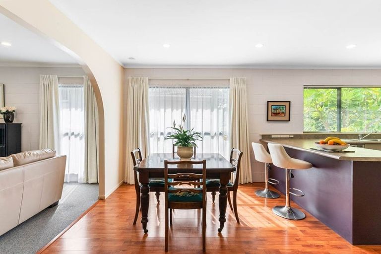 Photo of property in 20 John Downs Drive, Browns Bay, Auckland, 0630