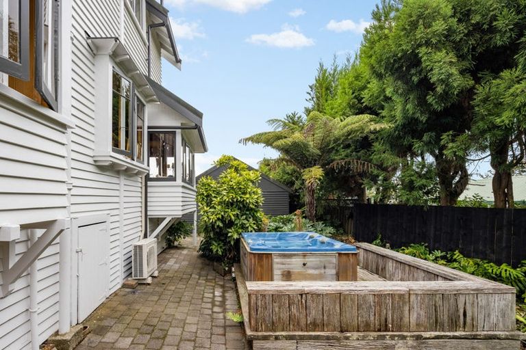 Photo of property in 69 Forest Lake Road, Forest Lake, Hamilton, 3200