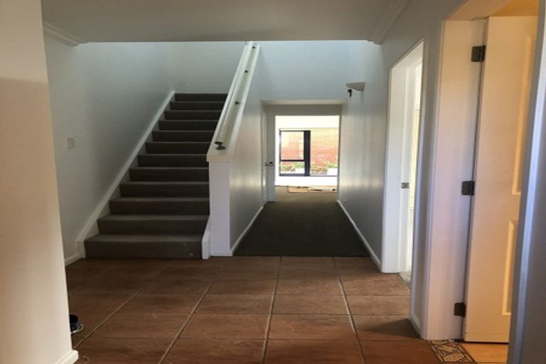 Photo of property in 18 Futuna Close, Karori, Wellington, 6012